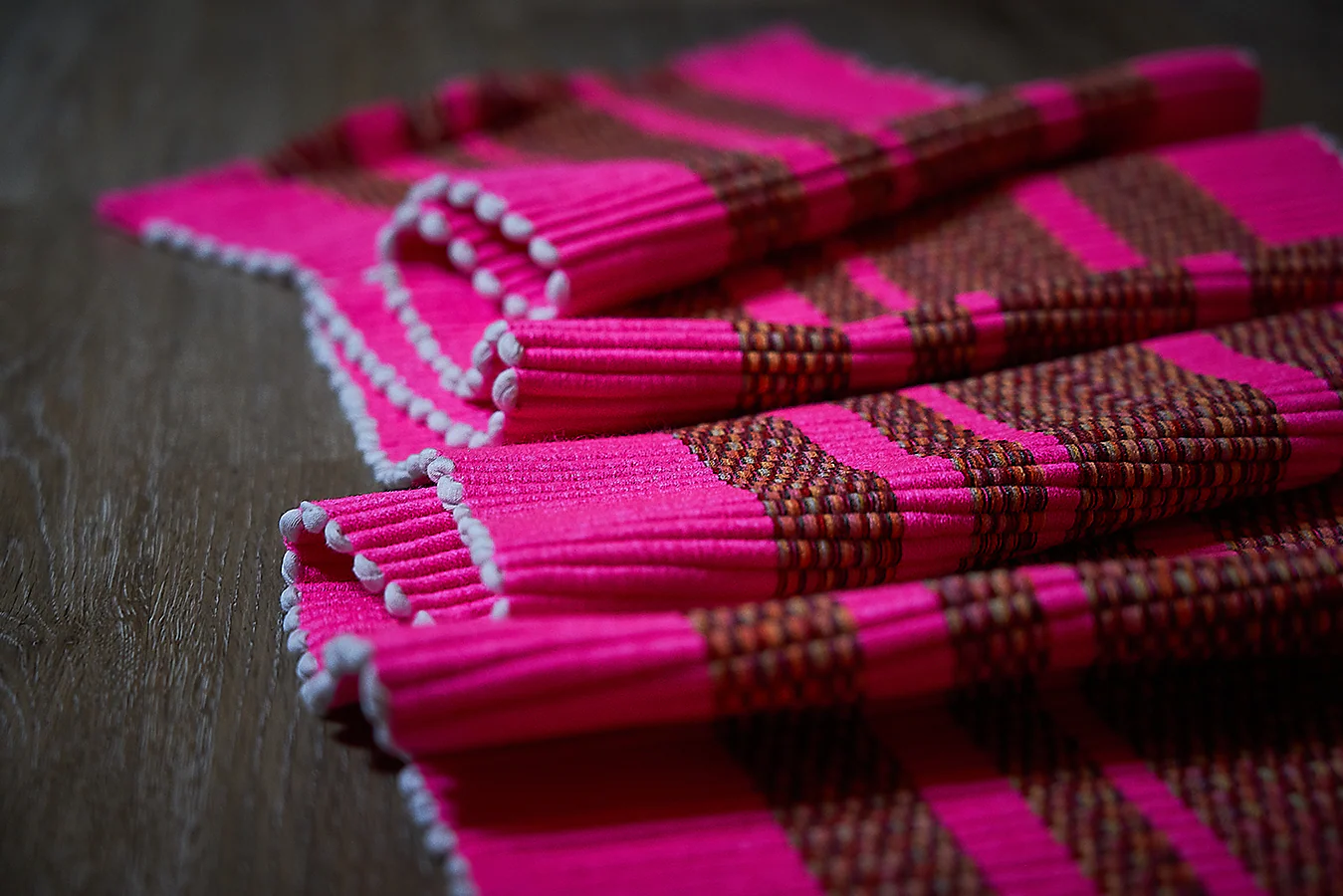 Bounty Kitchenware: Pink Table Runner - Image 8